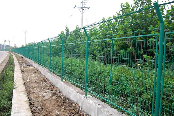 公路隔离网案例